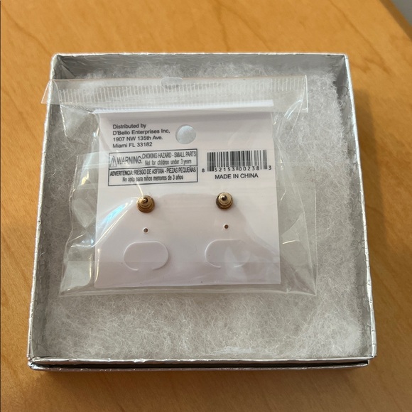 Fashion Goldtone Teardrop CZ Posts - Picture 2 of 2